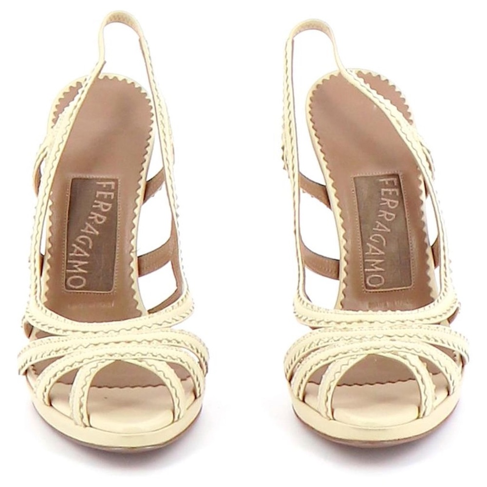 Vintage Salvatore Ferragamo Pumps Beige